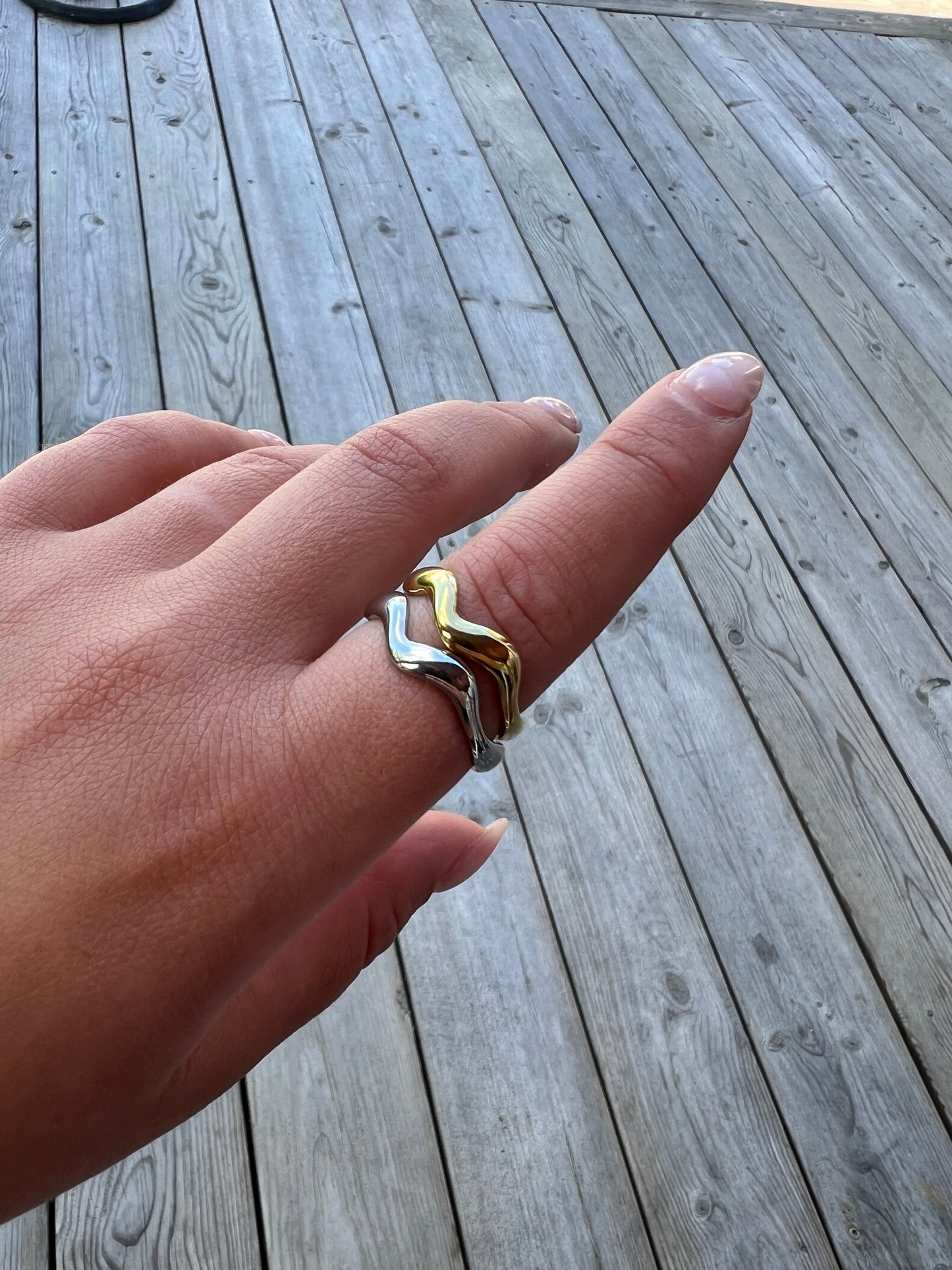 Small wave ring