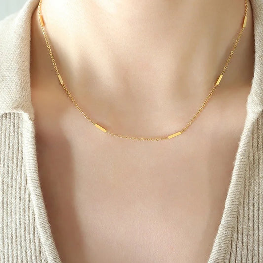 Delicate goldbar necklace