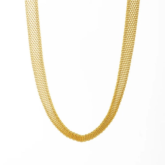 Wide flat necklace