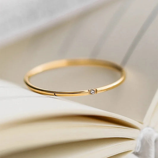 Classy one jewel gold ring