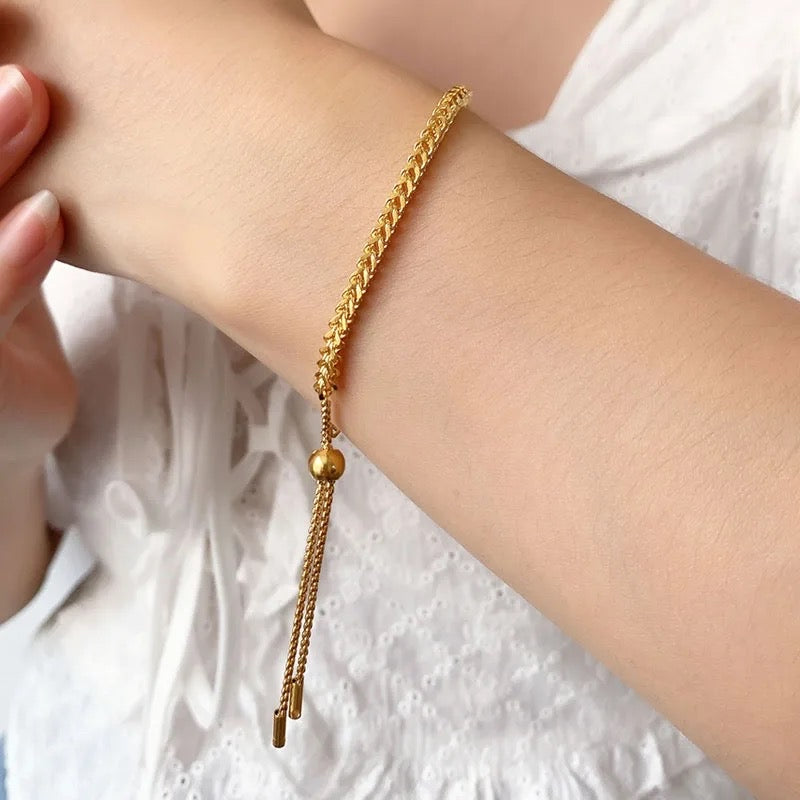 Knot bracelet