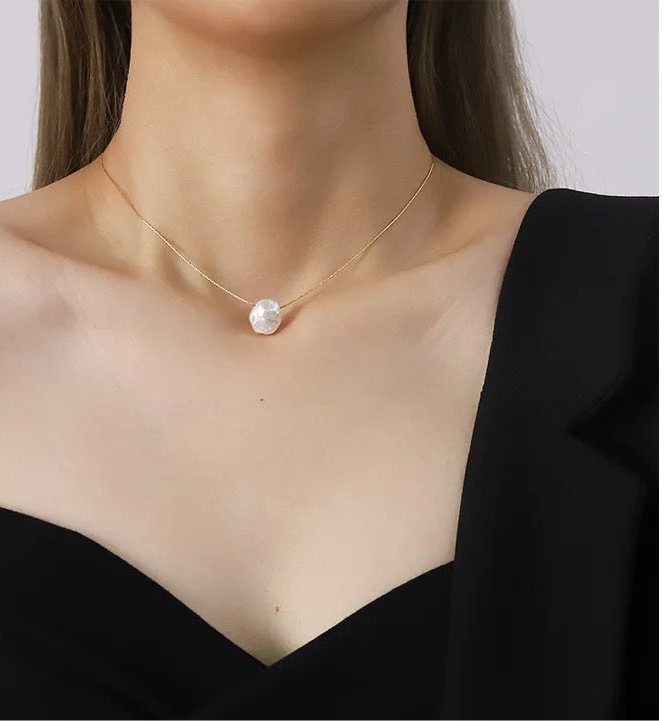 Luna big pearl necklace