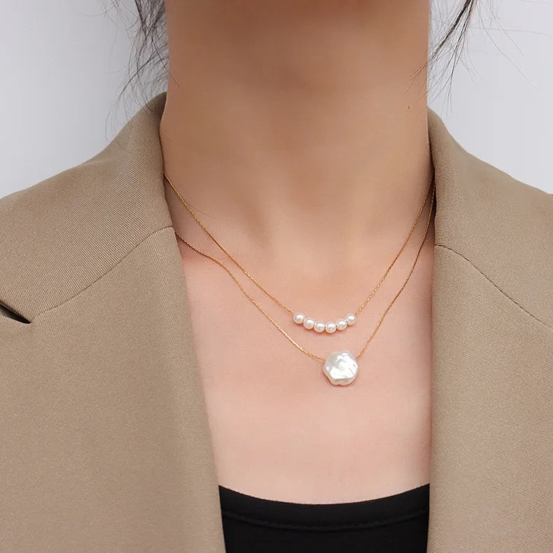 Luna big pearl necklace