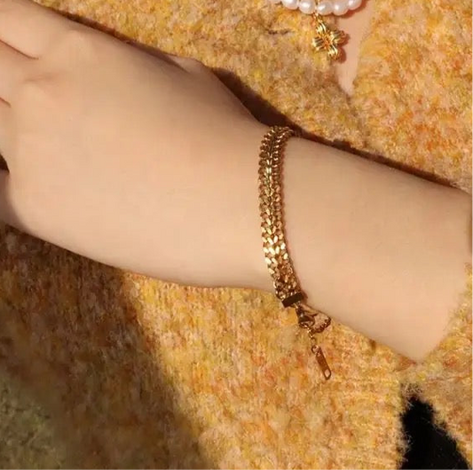 Gold chain bracelet