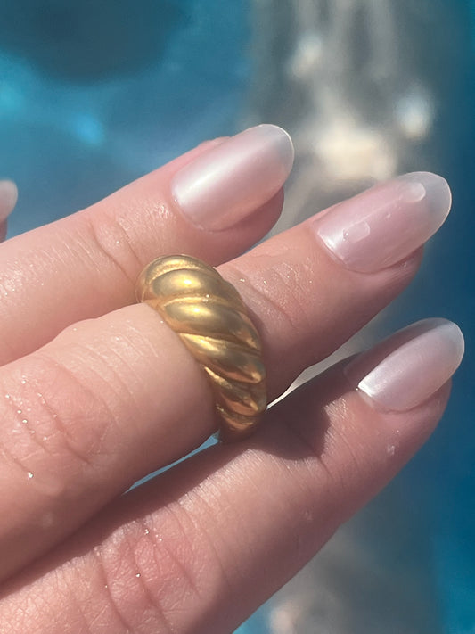 Seashell ring